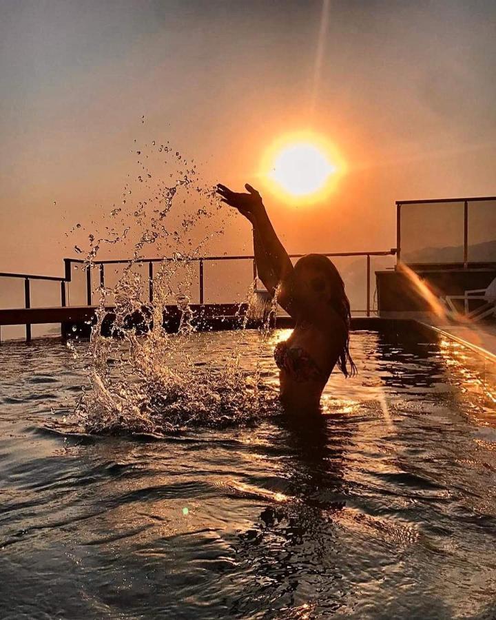 Un Amor Hotel كاس المظهر الخارجي الصورة
